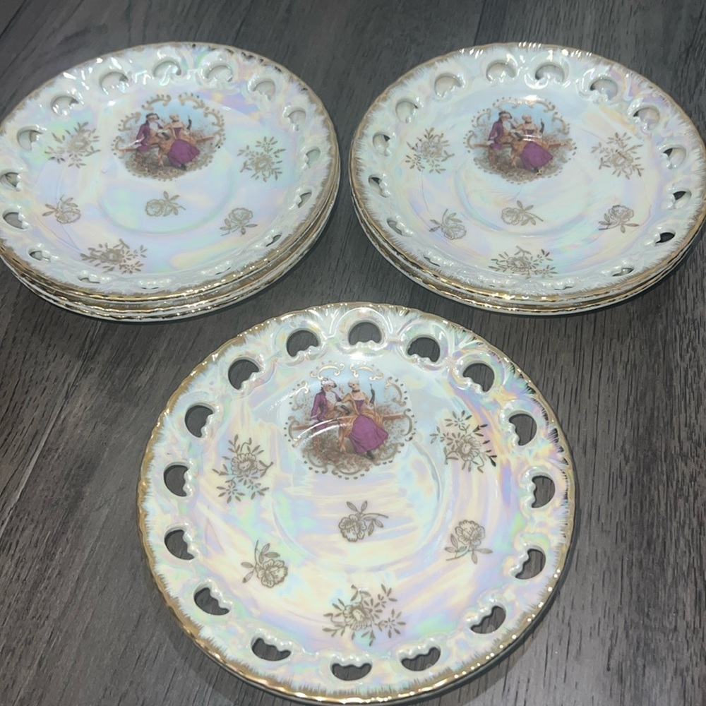 Set of 6 elegant Victorian like saucer teacup plates